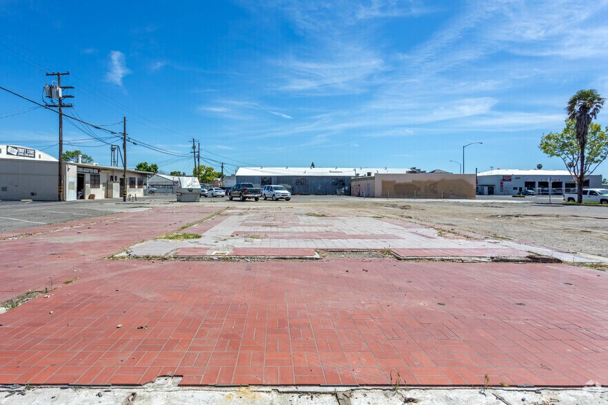 More Photos Of 245 W 16th St, Merced Land For Lease