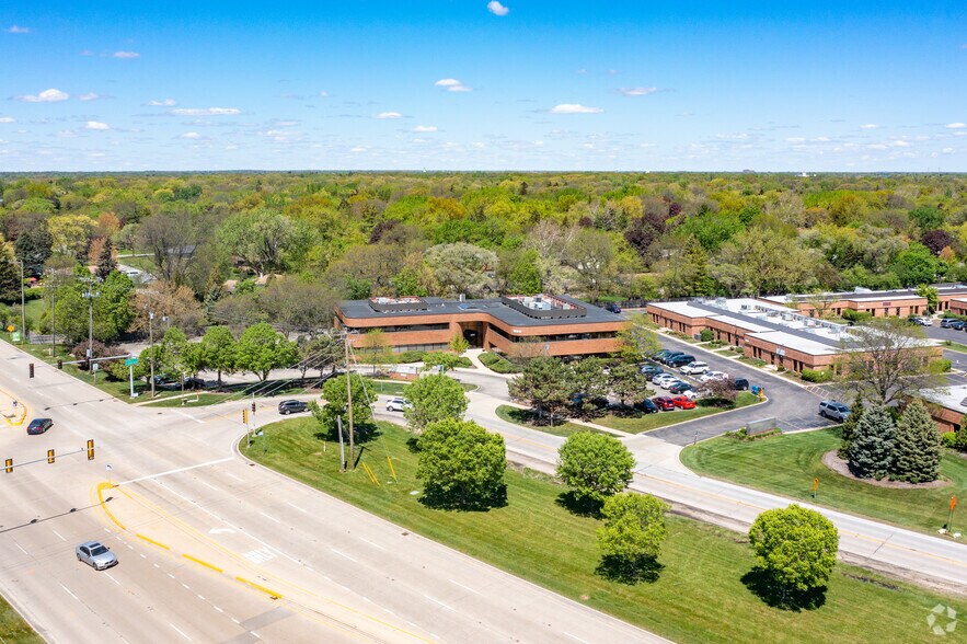 More Photos Of 1990 E Algonquin Rd, Schaumburg Office For Lease
