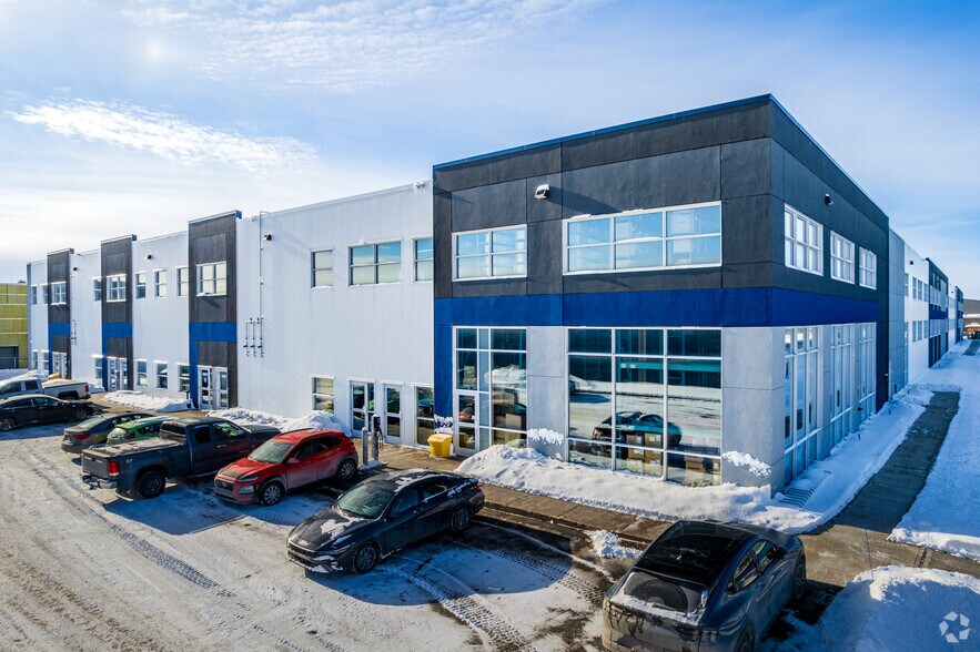 More Photos Of 4177-4233 Rue Marcel Lacasse, Boisbriand Manufacturing For Lease