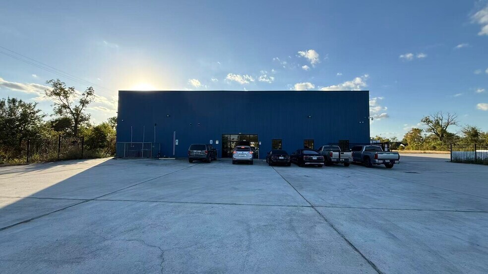More Photos Of 6511 N Wayside Dr, Houston Warehouse For Sale
