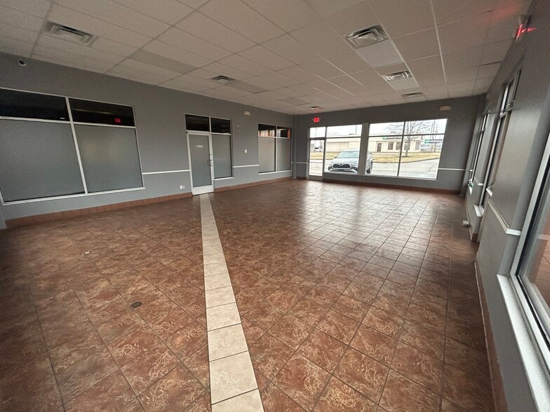 More Photos Of 11020 Hamilton Ave, Cincinnati Restaurant For Sale