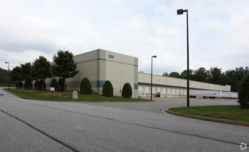 More Photos Of 2160 Breckinridge Blvd, Lawrenceville Warehouse For Lease