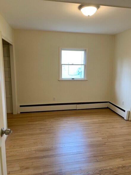 More Photos Of 5626 Southwestern Blvd, Arbutus Office For Sale