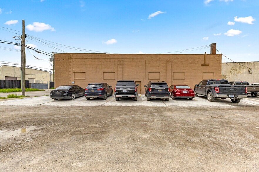 More Photos Of 12950 Lyndon Ave, Detroit Warehouse For Lease
