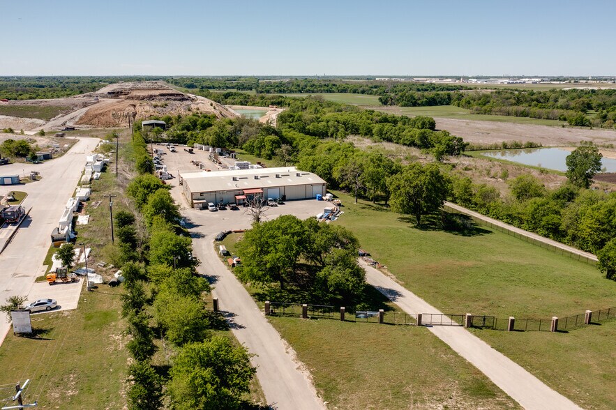 More Photos Of 2462 E University Dr, McKinney Warehouse For Sale