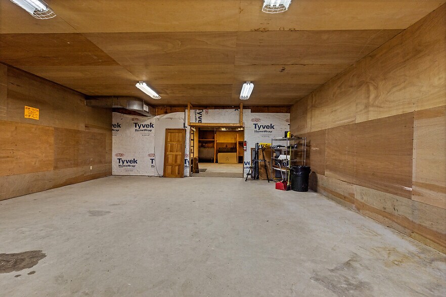 More Photos Of 53 Neck Rd, Benton General Retail For Sale