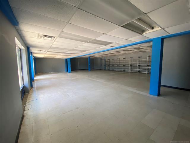 More Photos Of 713 N 2nd St, Stilwell Industrial For Sale