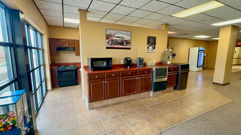 More Photos Of 1014 S Main St, Nicholasville Office For Sale