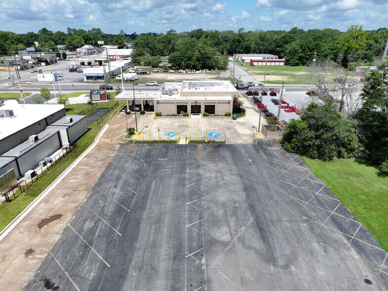 More Photos Of 406 S Waukesha St, Bonifay Office For Sale