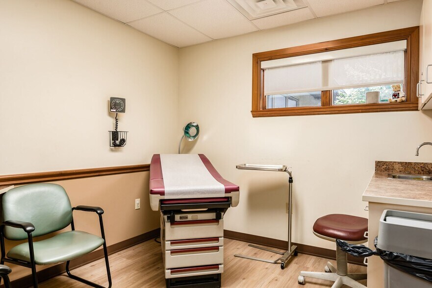 More Photos Of 1781 Countryside Dr, Lancaster Medical For Sale