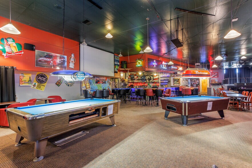 More Photos Of 149 E Main St, Hermiston Bar For Lease