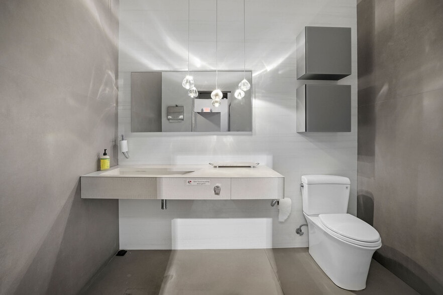 More Photos Of 275 NE 59th St, Miami Flex For Lease