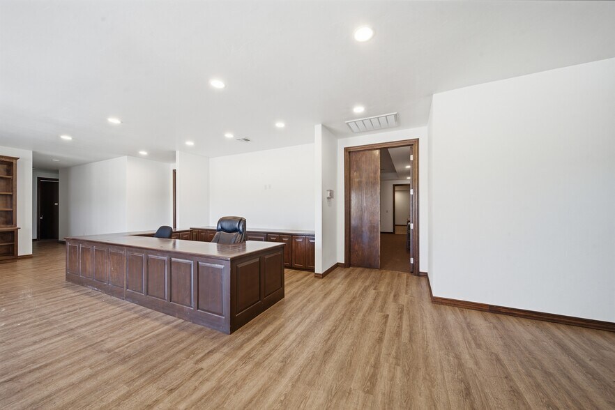 More Photos Of 370690 E Old Highway 64, Cleveland Office For Sale