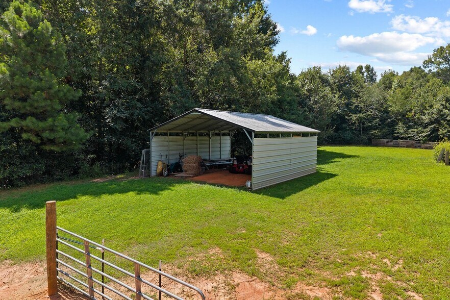More Photos Of 221 Columbus Dr, Homer Flex For Sale