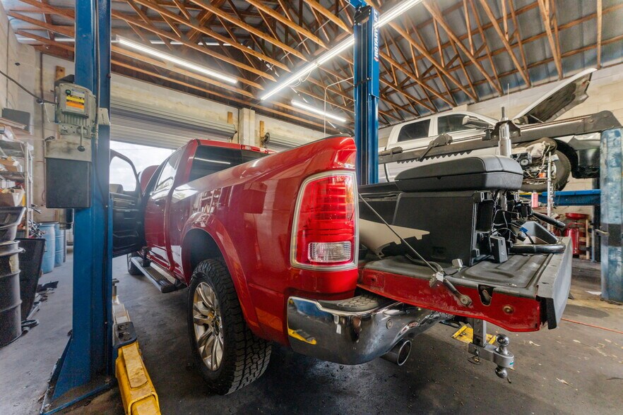 More Photos Of 1814 S Parsons Ave, Seffner Auto Dealership For Sale