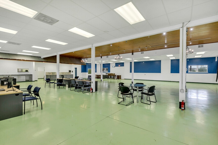 More Photos Of 10070 Fern Hill Dr, Riverview Freestanding For Lease