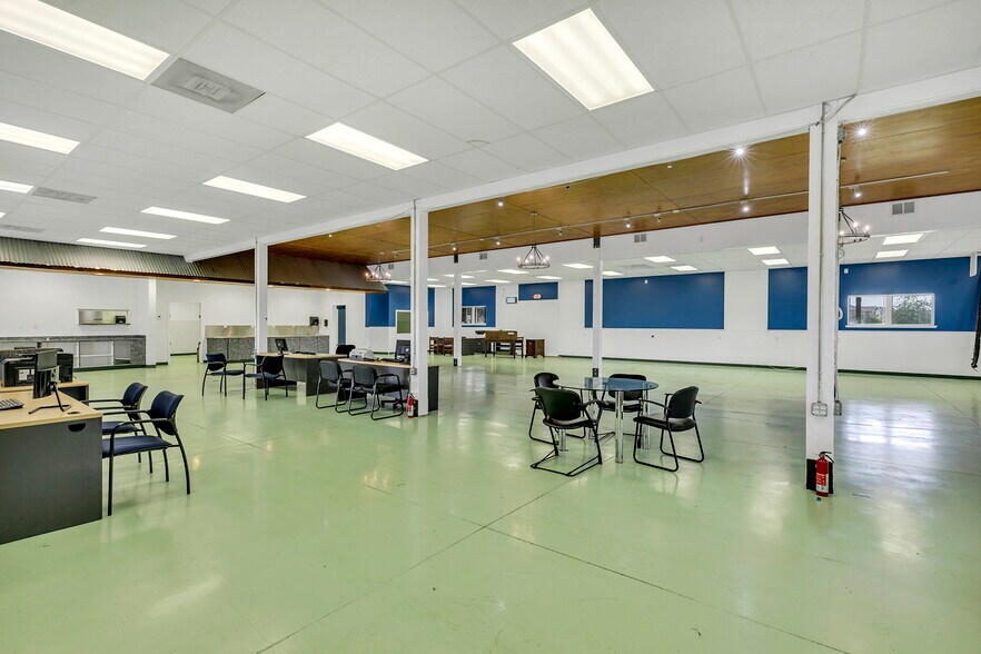 More Photos Of 10070 Fern Hill Dr, Riverview Freestanding For Sale