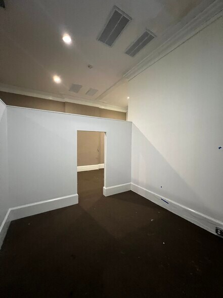 More Photos Of 1537 Main St, Columbia Storefront Retail Office For Lease