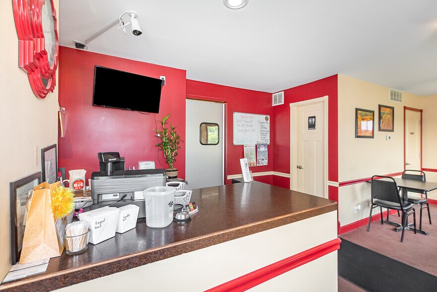 More Photos Of 9743 N Greenville Rd, Lakeview Restaurant For Sale