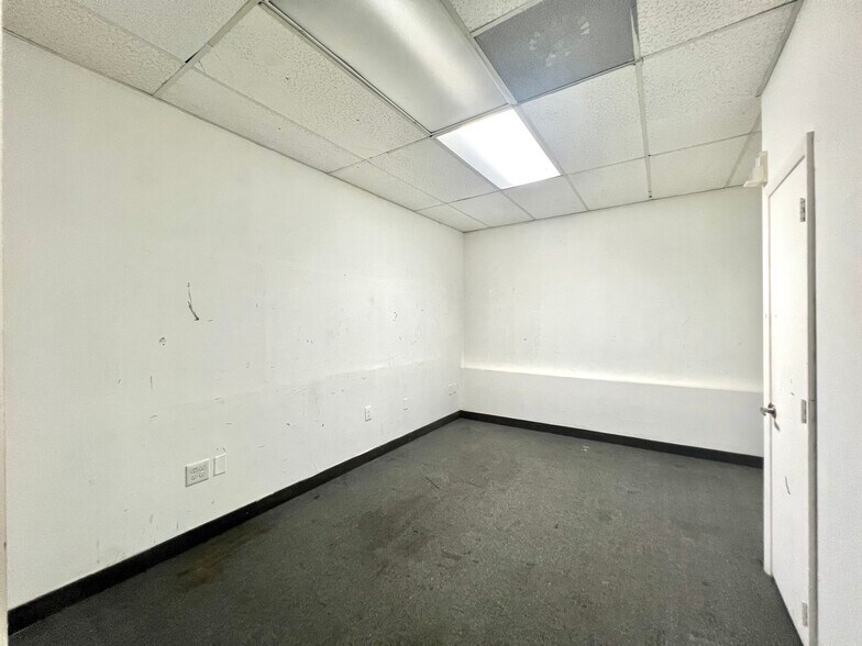 More Photos Of 3425 NW 73rd Ave, Miami Office For Lease