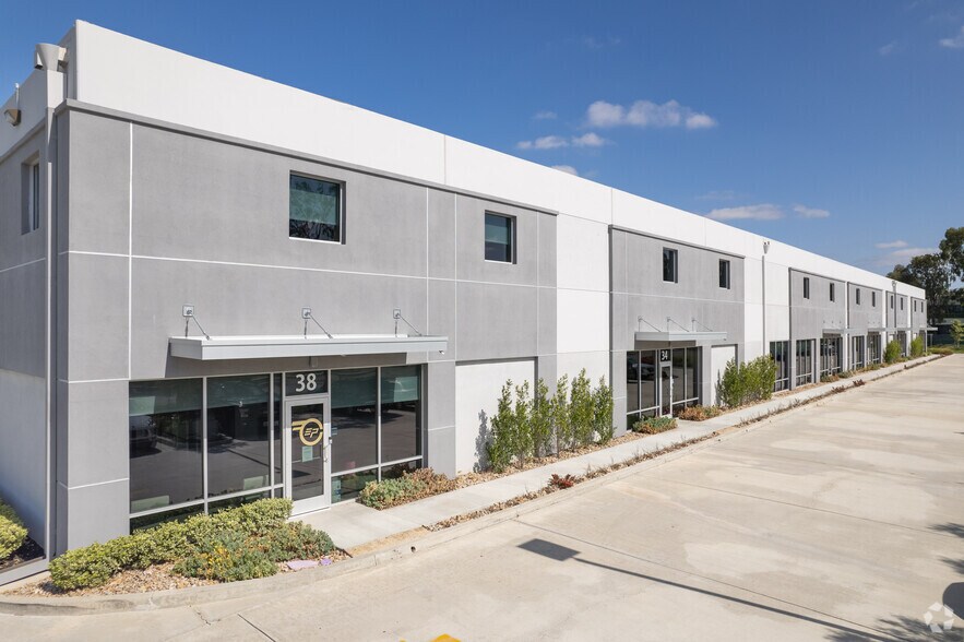 More Photos Of 18-36 Thomas, Irvine Warehouse For Sale