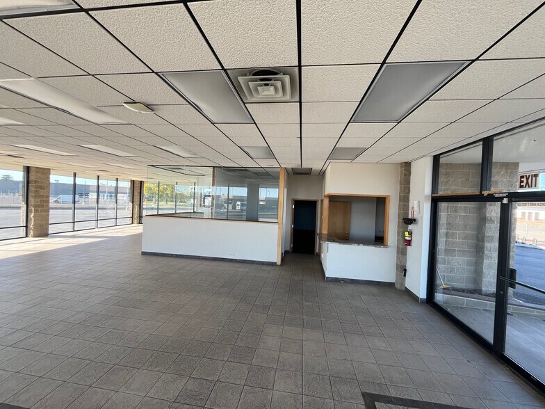 More Photos Of 3305 W Marie St, Pasco Auto Dealership For Sale