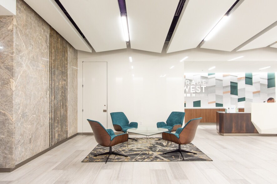 More Photos Of 129 W Trade St, Charlotte Office For Lease