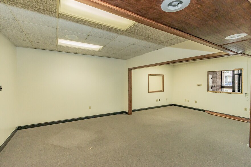 More Photos Of 201 N Jefferson St, Kittanning Medical For Sale