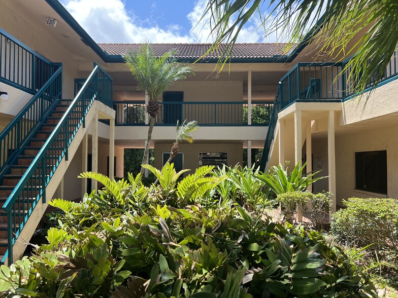 More Photos Of 2700 Pga Blvd, Palm Beach Gardens Medical For Lease