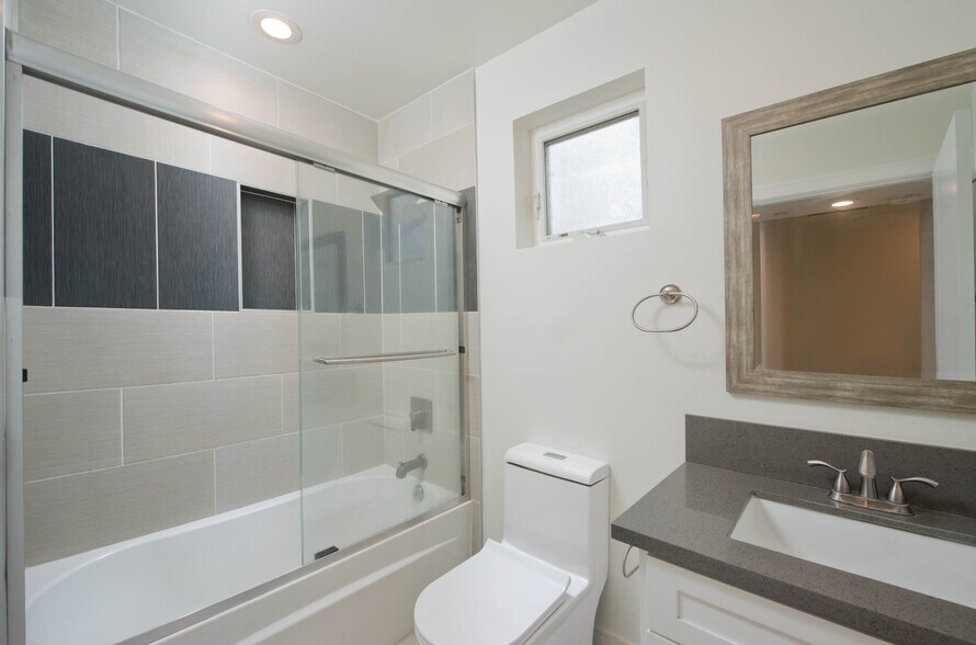 More Photos Of 635 N Harvard Blvd, Los Angeles Apartments For Sale