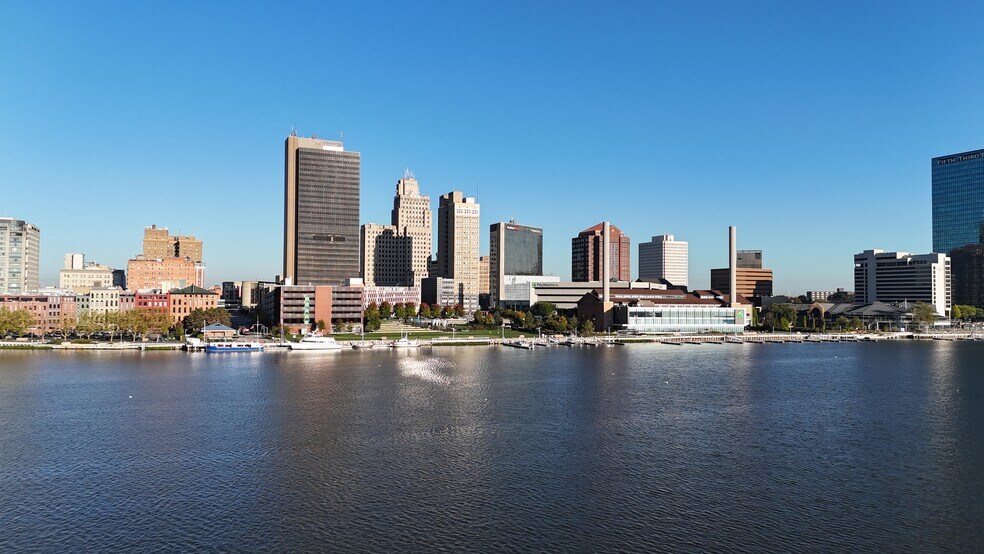 More Photos Of 200 N Saint Clair St, Toledo Office Residential For Lease