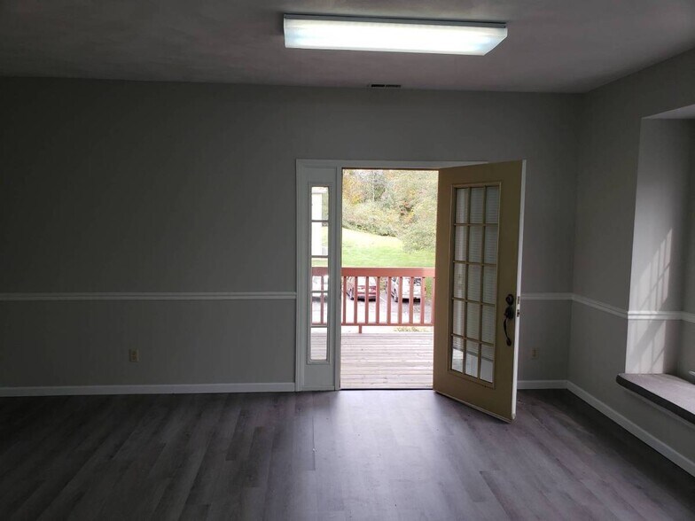 More Photos Of 1999 S Main St, Blacksburg Office Residential For Lease