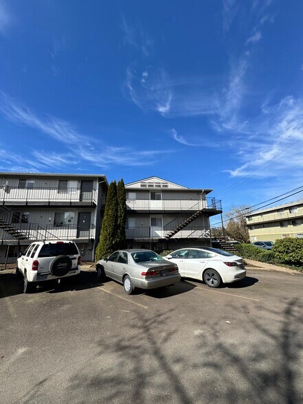 More Photos Of 760 NW 21st St, Corvallis Apartments For Sale