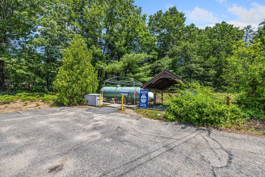 More Photos Of 585 Calef Hwy, Barrington Freestanding For Sale