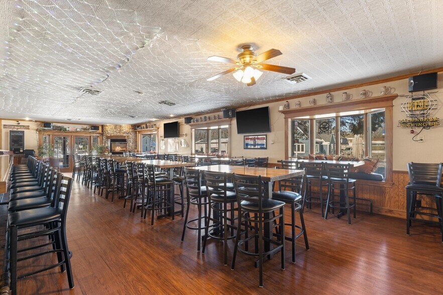 More Photos Of N67W33525 County Road K, Oconomowoc General Retail For Sale