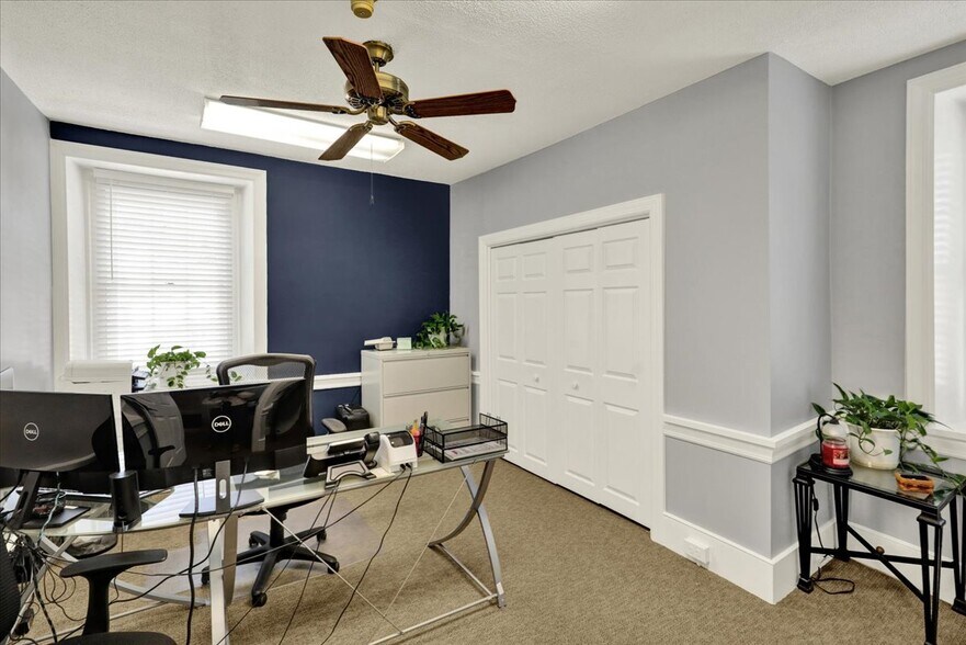 More Photos Of 879 Fritztown Rd, Sinking Spring Office For Lease