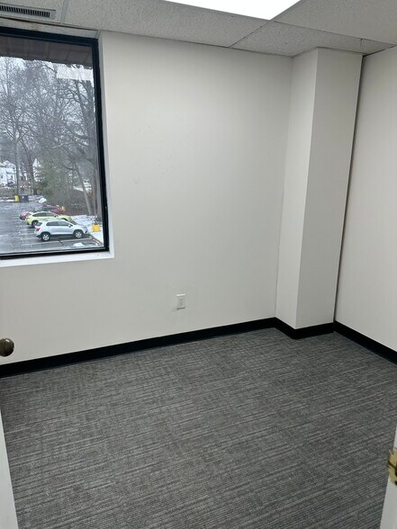 More Photos Of 600 S Livingston Ave, Livingston Office For Lease