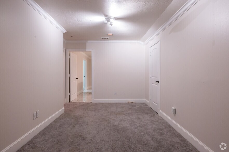 More Photos Of 12820 Willow Centre Dr, Houston Unknown For Lease
