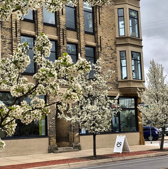 More Photos Of 333 Cesar E Chavez Ave SW, Grand Rapids Storefront Retail Office For Lease