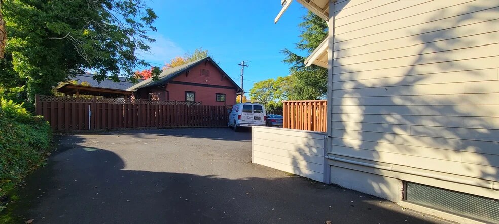 More Photos Of 1415 Liberty St SE, Salem Office For Sale
