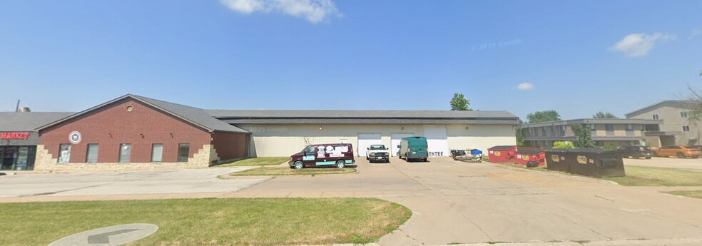 Primary Photo Of 2401 2nd St, Coralville Flex For Lease