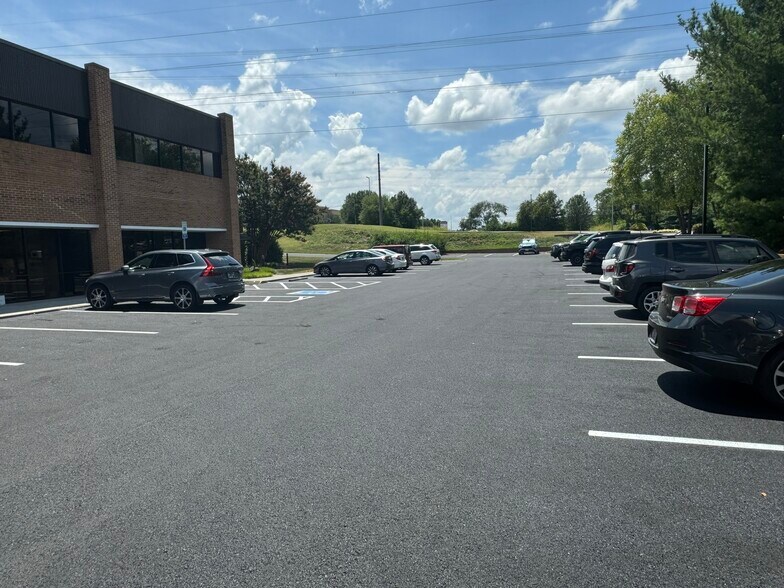 More Photos Of 9051 Executive Park Dr, Knoxville Office For Lease