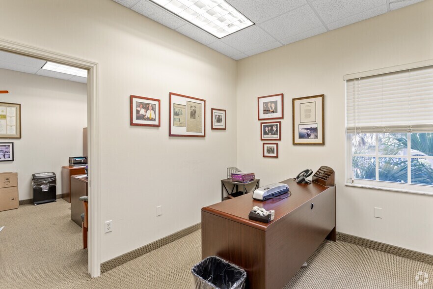 More Photos Of 100 Village Square Crossings, Palm Beach Gardens Medical For Lease