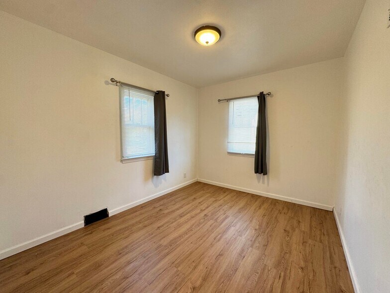 More Photos Of 1806 E Main St, Waukesha Office For Sale