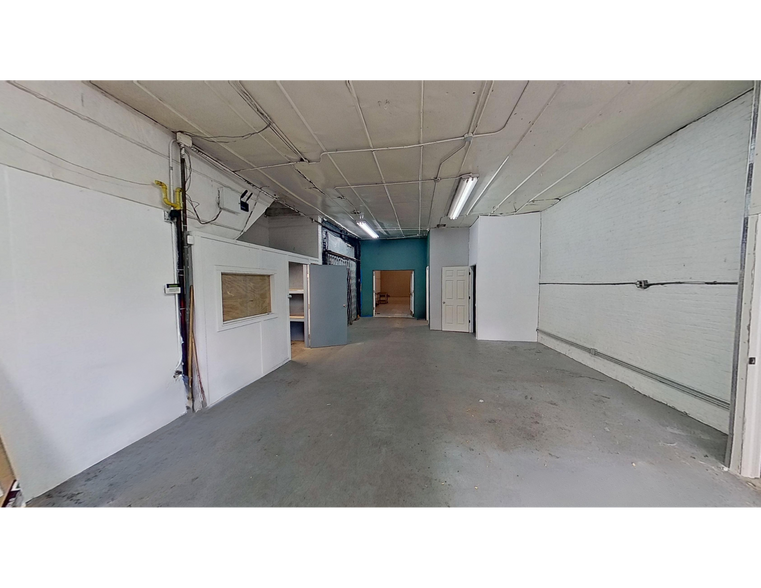 More Photos Of 211 E 123rd St, New York Warehouse For Lease