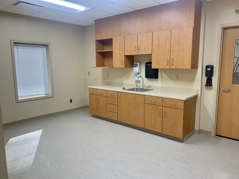 More Photos Of 910 Progress Dr, Richmond Industrial For Lease