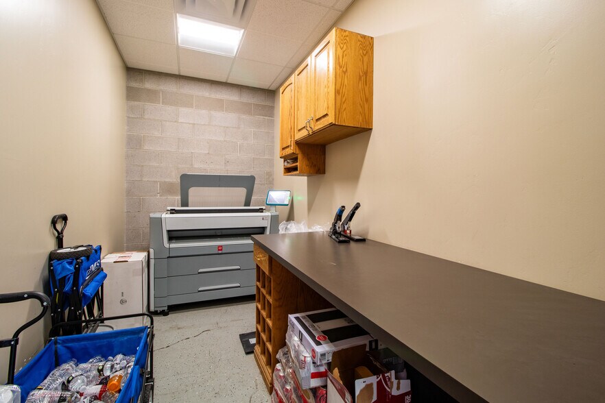 More Photos Of 335 S 1250 W, Lindon Self Storage For Lease