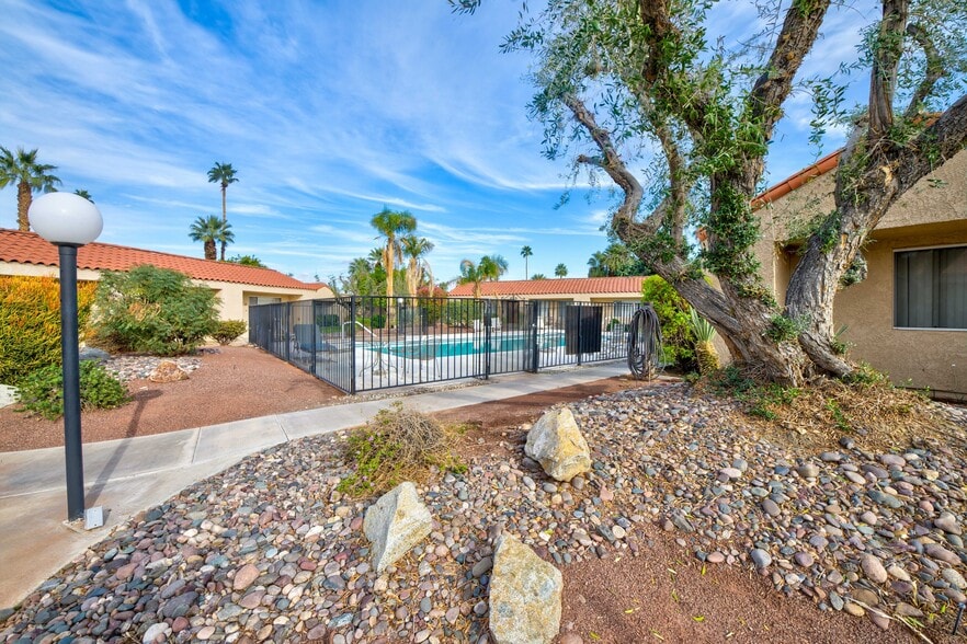 More Photos Of 72805 Park View Dr, Palm Desert Apartments For Sale