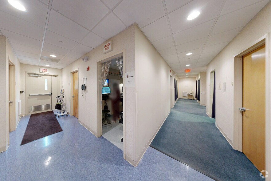 More Photos Of 555 Kinderkamack Rd, Oradell Medical For Sale