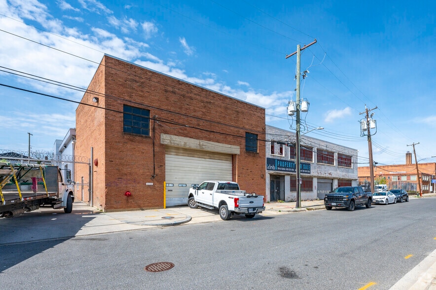 More Photos Of 2240 25th Pl NE, Washington Warehouse For Sale